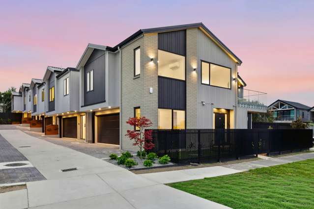 Sea Views, Brand New Family Living
