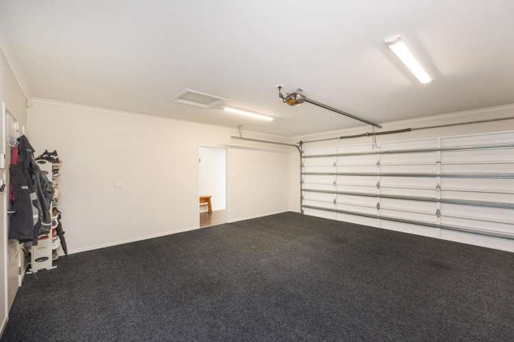 15 Coutts Way Fitzherbert_22