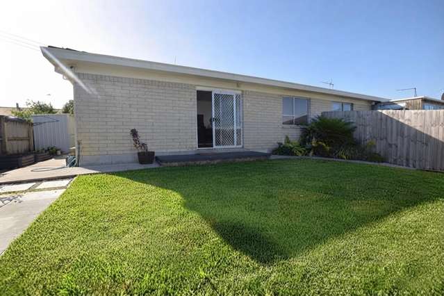 Charming & Convenient Living in New Lynn!