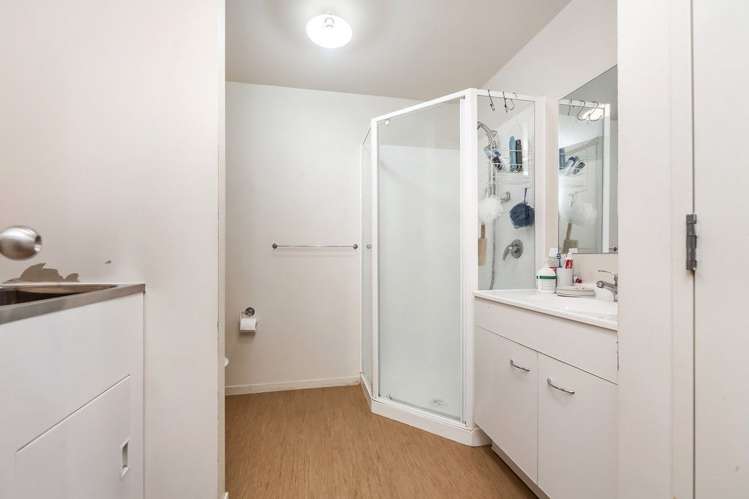 8/242 Great North Road Henderson_8