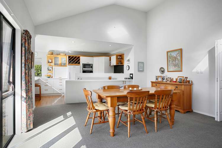 10 Fairburn Place Leamington_5