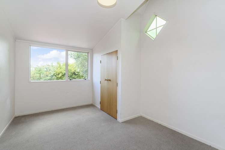 1/114 Cliff View Drive Green Bay_13