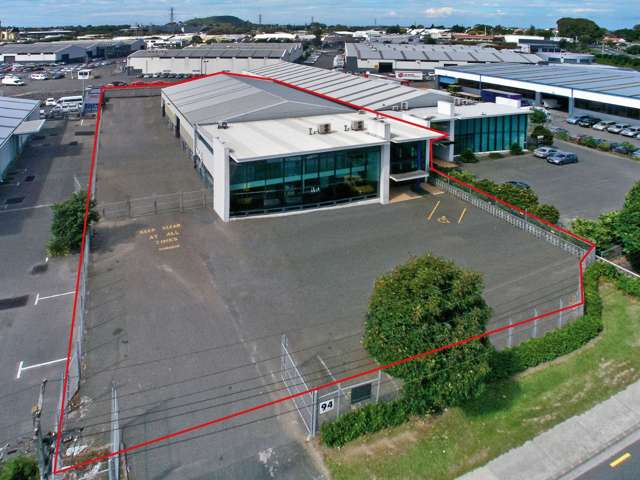 819sqm warehouse with 1,200sqm yard