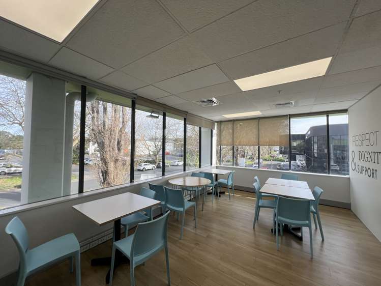 Whole Building/60 Hugo Johnston Drive Penrose_6