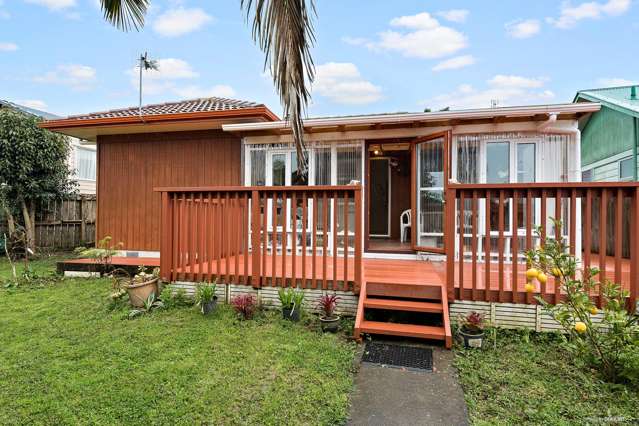 Modern, Private, Freehold!