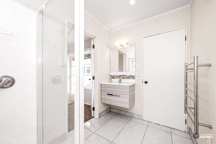 75 Wyndrum Avenue Waterloo_9