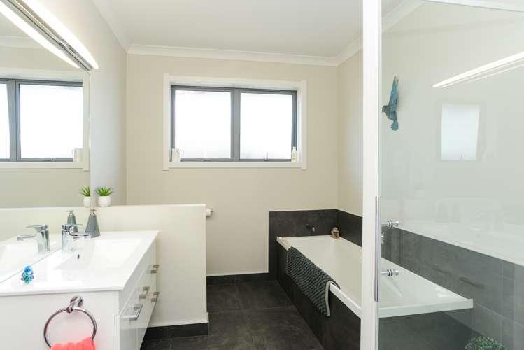 14 Pelorus Avenue Poraiti_12