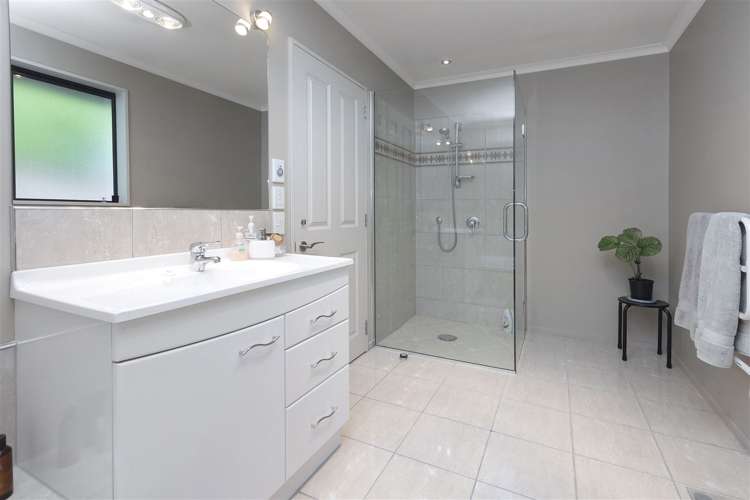 4 Vaughan Way Redwood_11