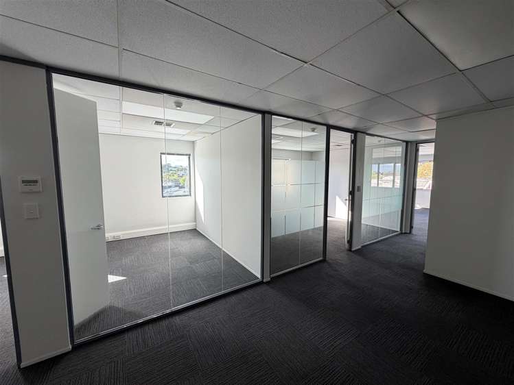 4B/19 Great South Road Epsom_4