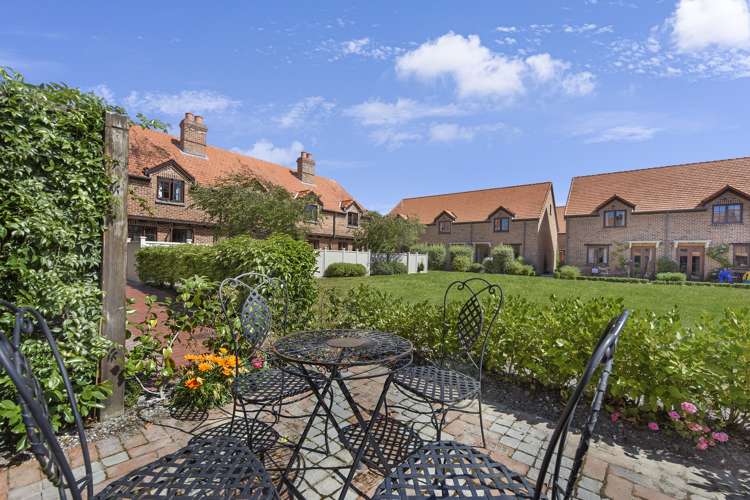 9/10 Quiet Woman Way Monaco_1