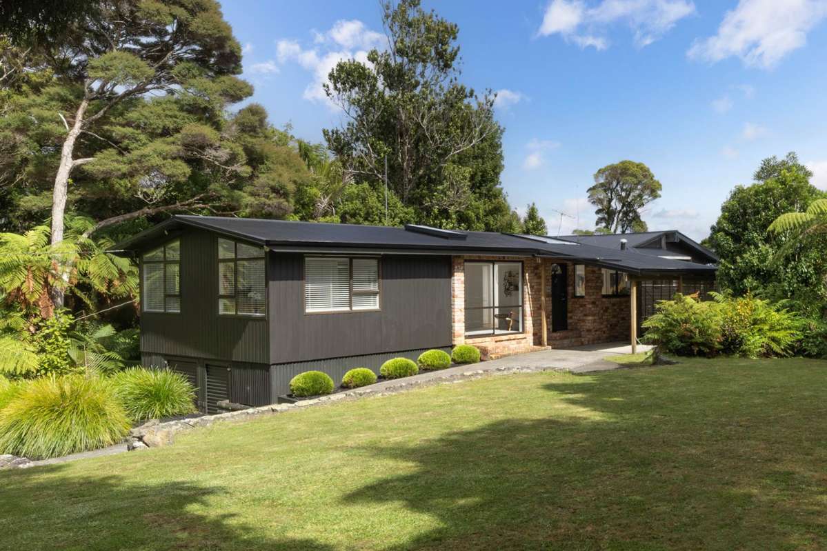 256 Piha Road_0