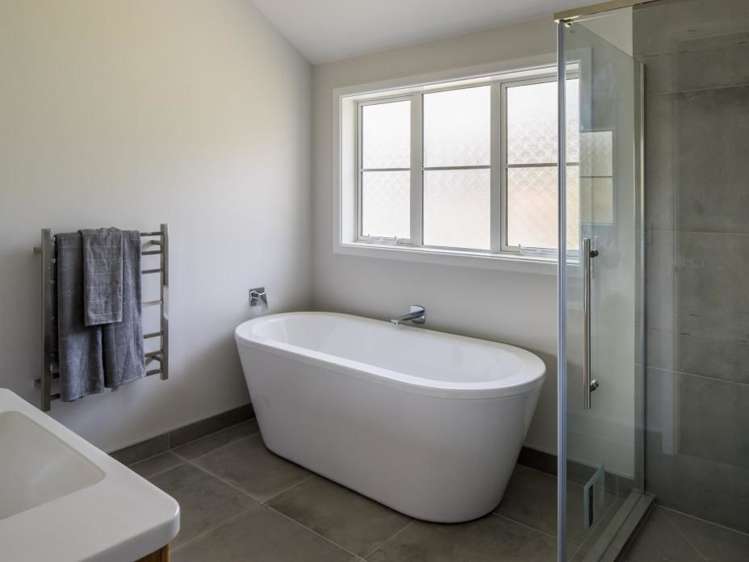 616 Marine Drive Days Bay_19