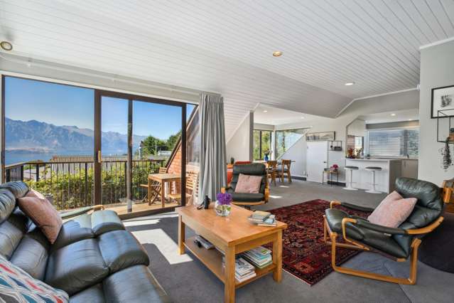 7 Wynyard Crescent Fernhill/Sunshine Bay_4