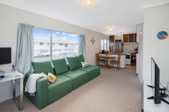 4/218 Onepu Road Lyall Bay_1