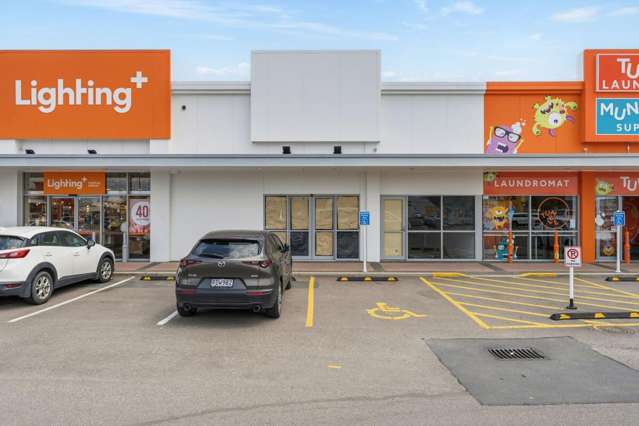 Showroom Retail with Exceptional Exposure