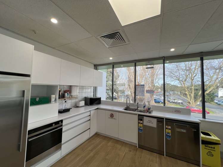 Whole Building/60 Hugo Johnston Drive Penrose_5