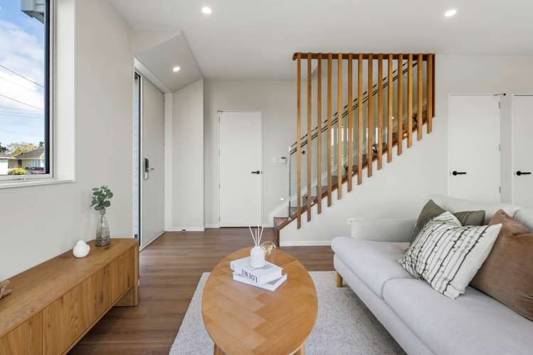38 Antrim Crescent Otara_11