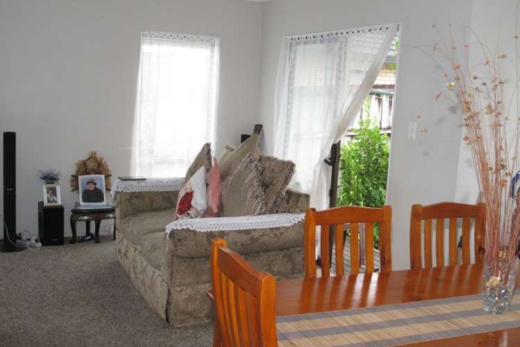 2/11 Etherton Drive Manurewa_6