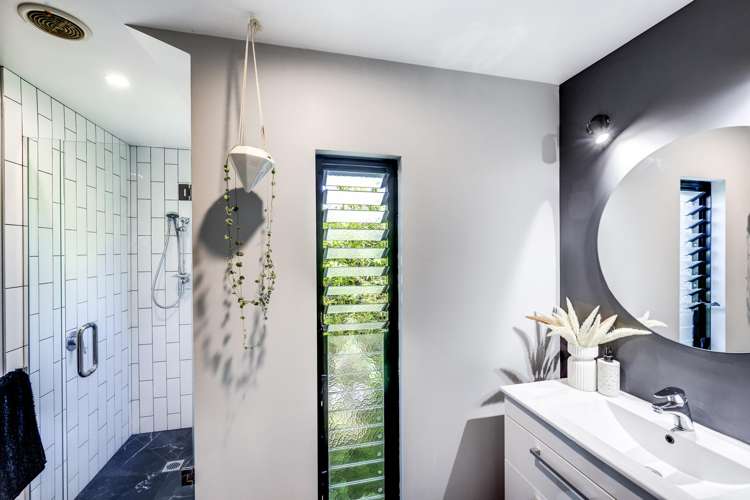 32 Menin Road Onekawa_13