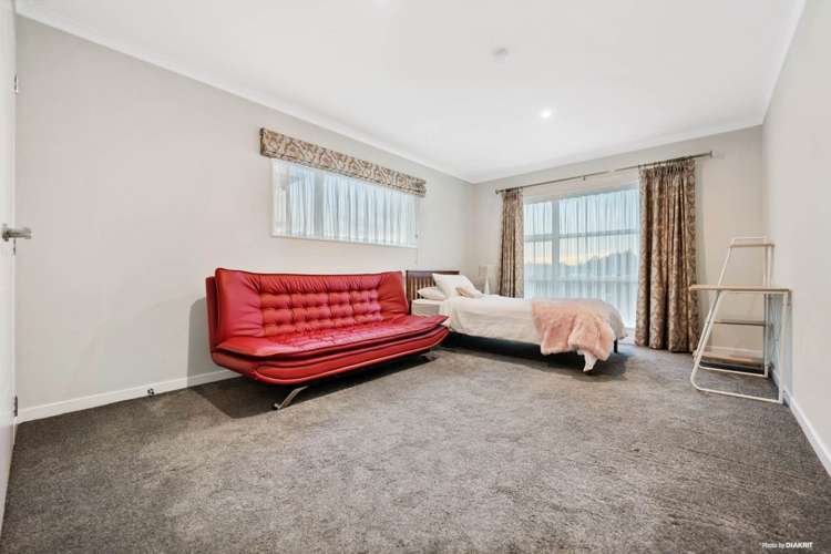 19 Castlebane Drive Flat Bush_17