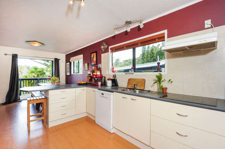 138 Woodlands Park Road Titirangi_11
