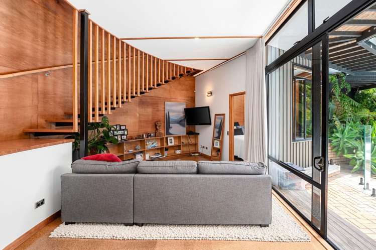 736 River Road Chartwell_12