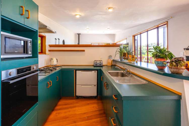 100 Trig Hill Road Onetangi_10