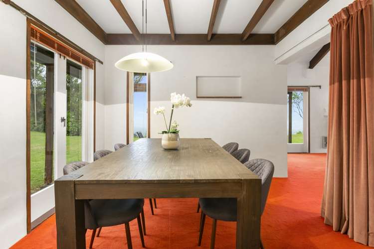 531 Scenic Drive Waiatarua_9