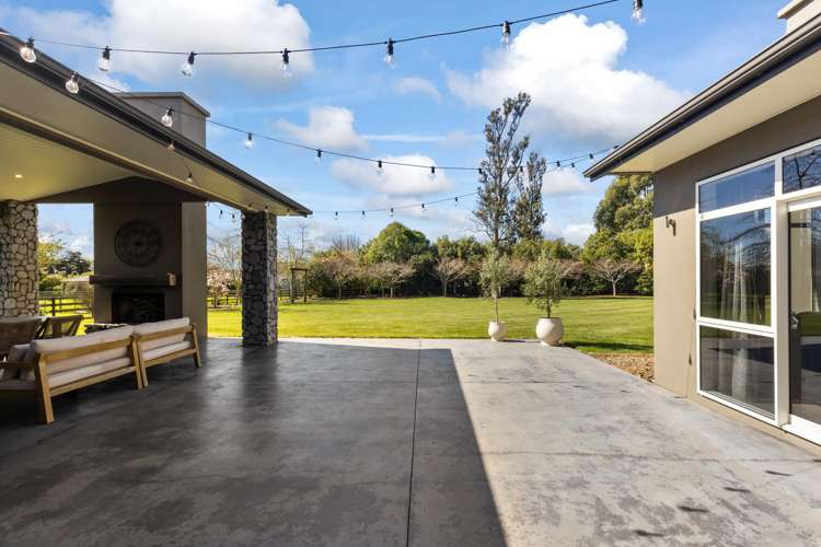 1097 Queen Street East Levin_16