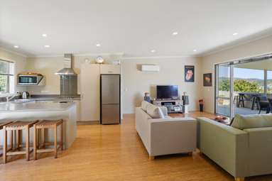 10 Otama Beach Road_4