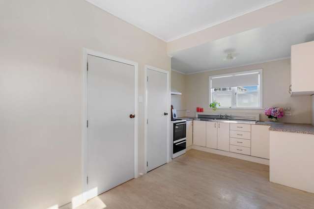 27 Old Lake Road Narrow Neck_4