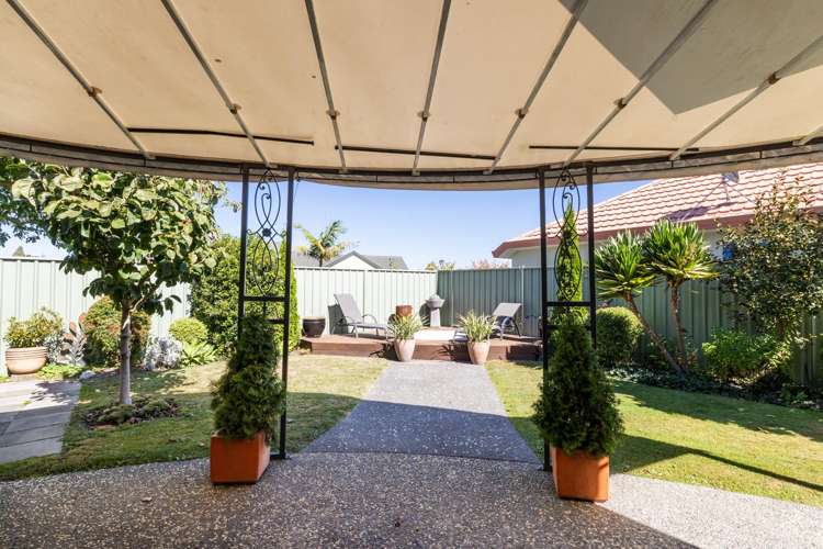 2 Queens Walk Taradale_17