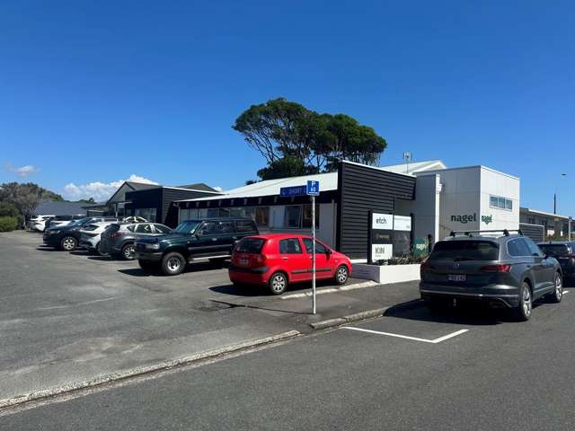 Ground Floor Young St Office - 3 car parks