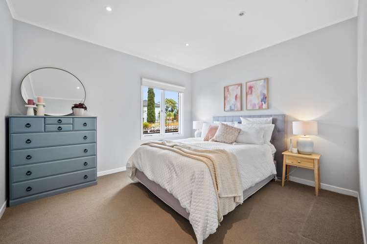 20 Bradbury Road Botany Downs_16