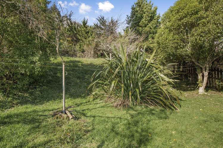 87 Coast Road Wainuiomata_11