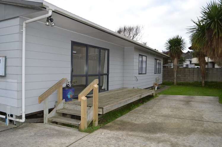 3b Mungavin Avenue Porirua East_9