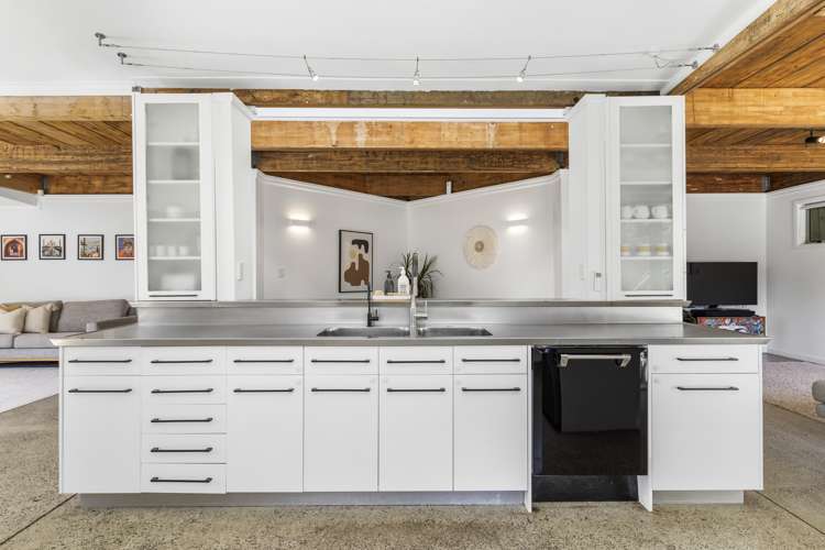 890 Beach Road Waiake_7