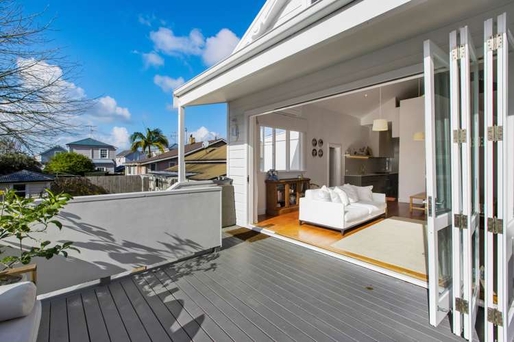8 Beach Road Northcote Point_15