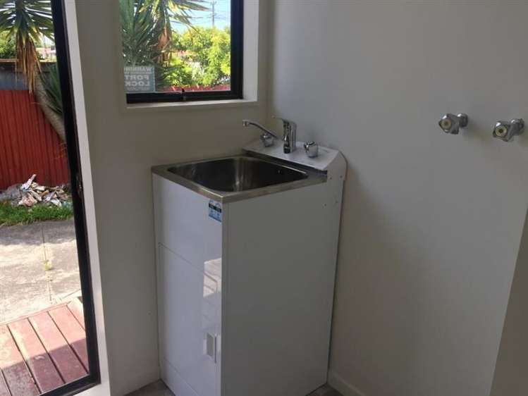 2/139 Clevedon Road Papakura_6