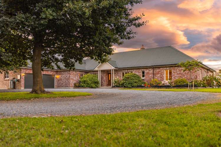 2384 South Eyre Road West Eyreton_17