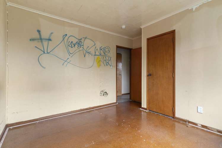 1 and 2/19 Hanui Place Massey_18