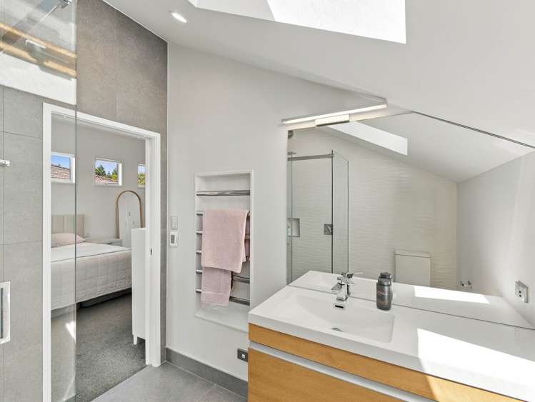 39 Admirals Court Drive Greenhithe_17