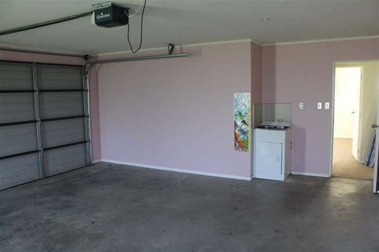 6 Lincoln Garden Close Henderson_7