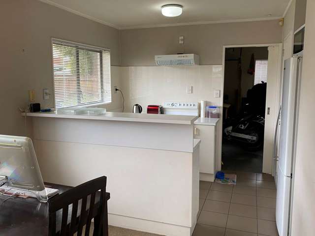 2/4 Monaco Place Mount Wellington_2