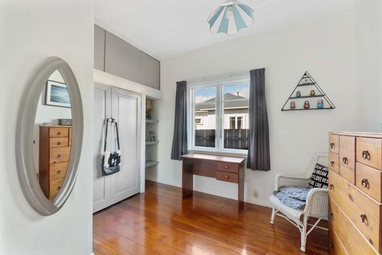 1/14 Newall Avenue Stoke_11