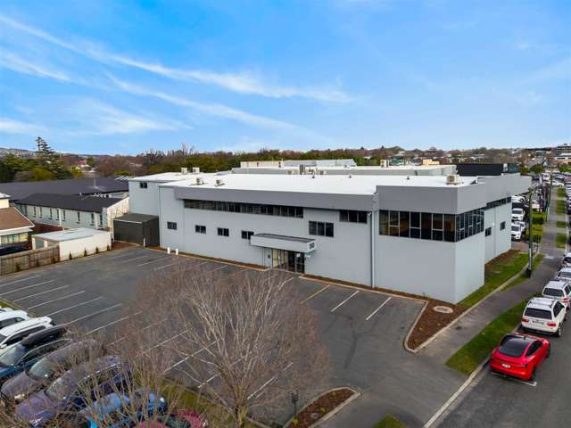 Substantial City-Fringe Office & Warehouse Facility