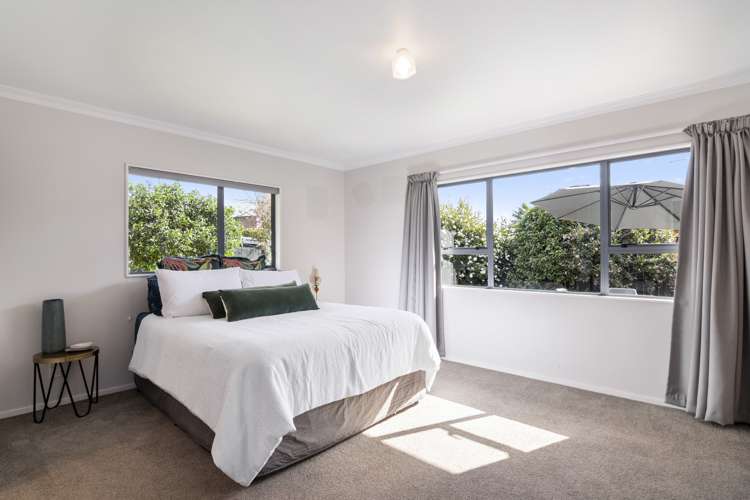 53 Olympus Way Richmond_9