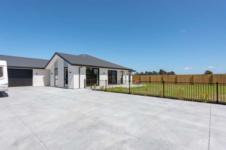 11 Harvard Road Burleigh_22