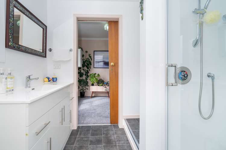 10 Rimu Street Kaka Point_13