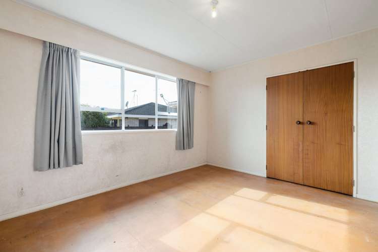 15 Sheridan Crescent Leamington_12